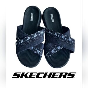 Skechers Black and White Floral Crossband Sandals Sz 9